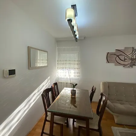 The Grand Διαμέρισμα *