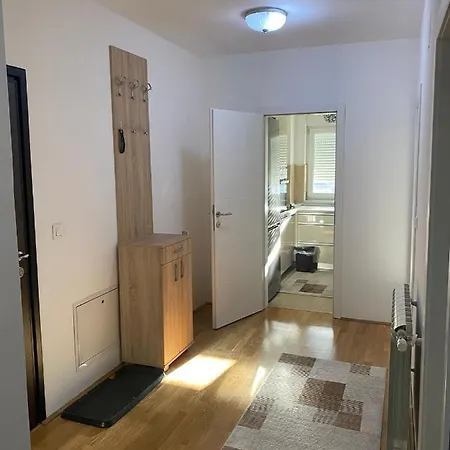 The Grand Διαμέρισμα *